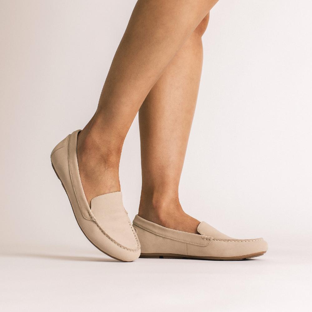 Journee Collection ORETA LOAFER IN WIDE Beige