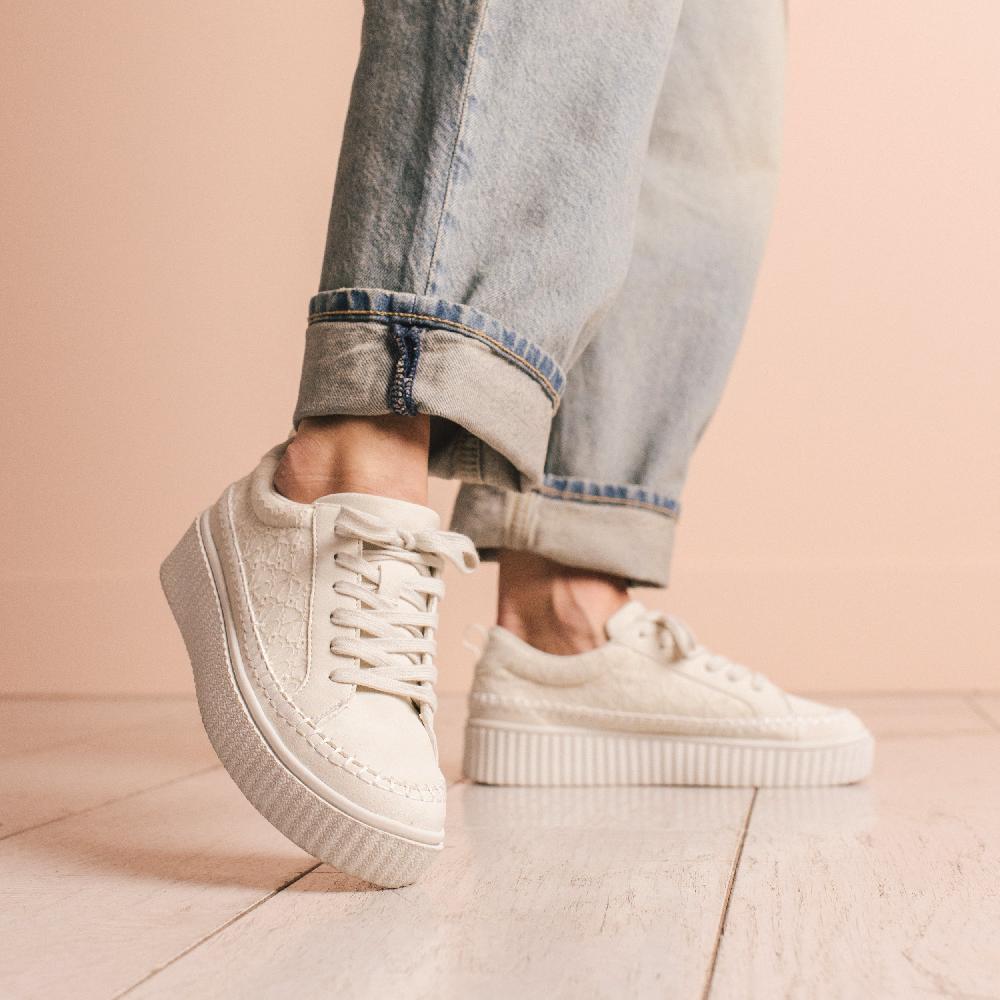 Journee Collection PAZEY CASUAL SNEAKERS Bone