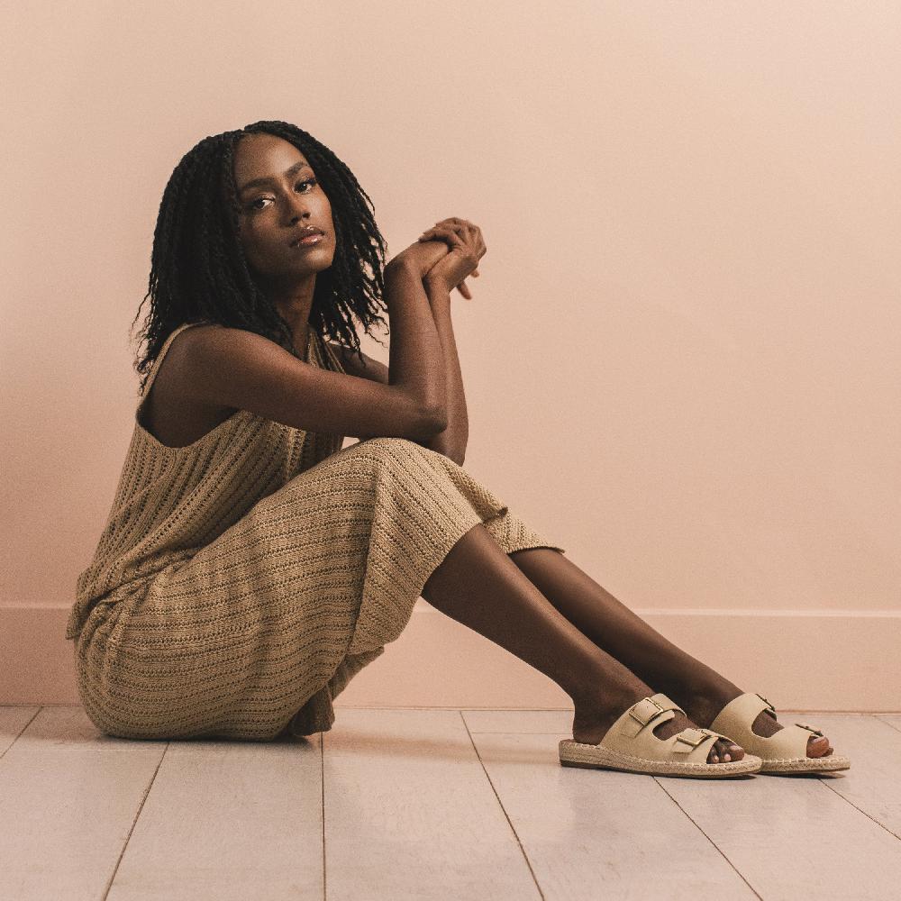 Journee Collection TRESAH ESPADRILLE SANDALS Beige