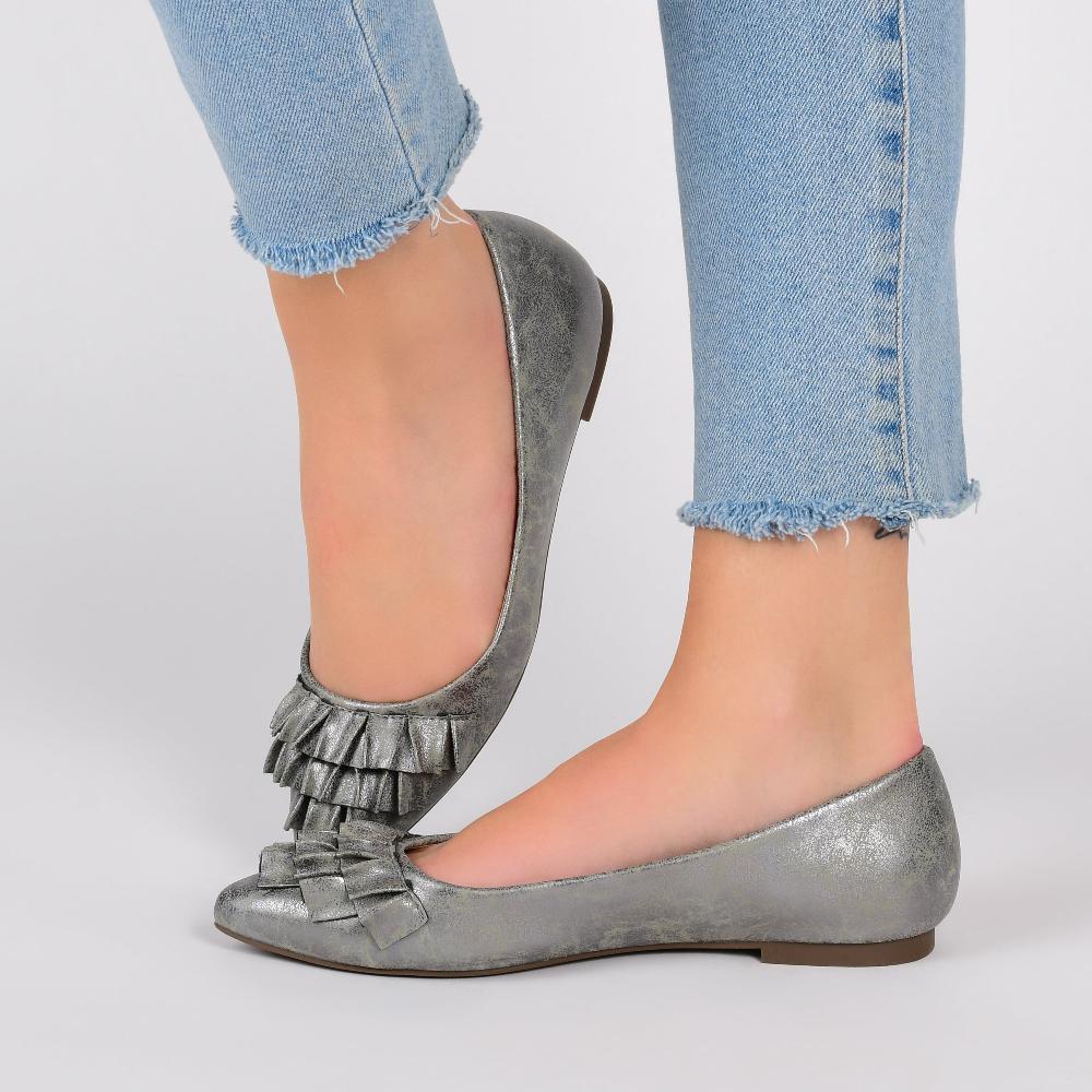 Journee Collection JUDY RUFFLED BALLET FLATS IN WIDE Gold PU