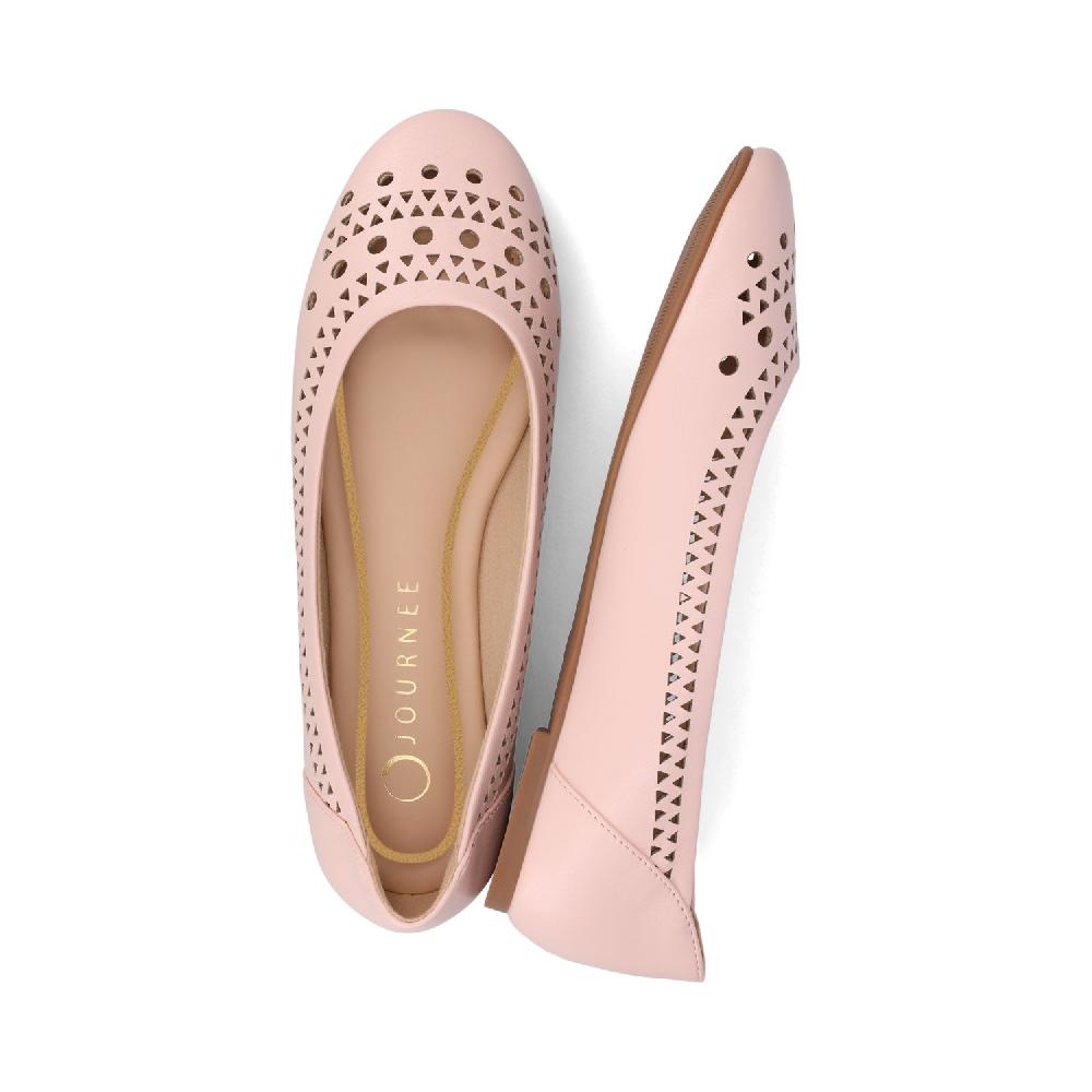 Journee Collection KAMRAH BALLET FLATS IN FAUX LEATHER Bone PU