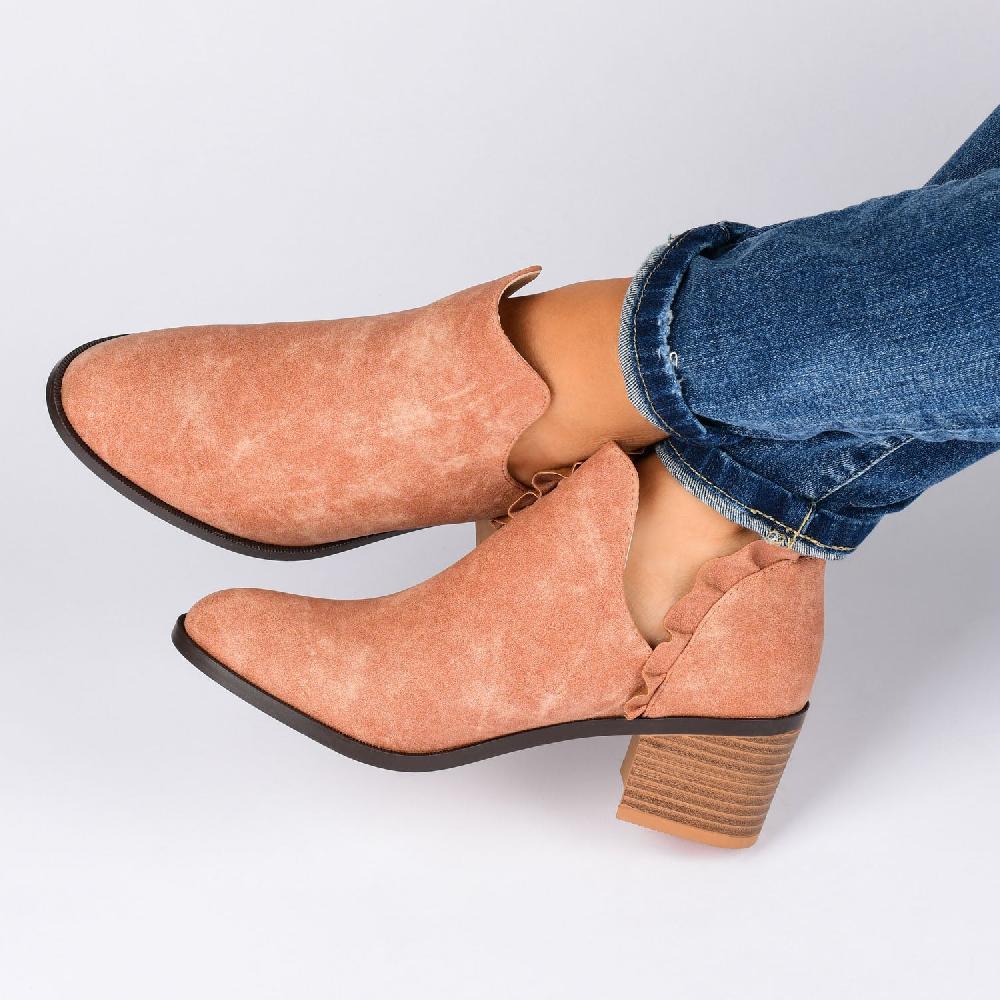 Journee Collection LENNIE BLOCK HEELED BOOTIES IN FAUX LEATHER Rose