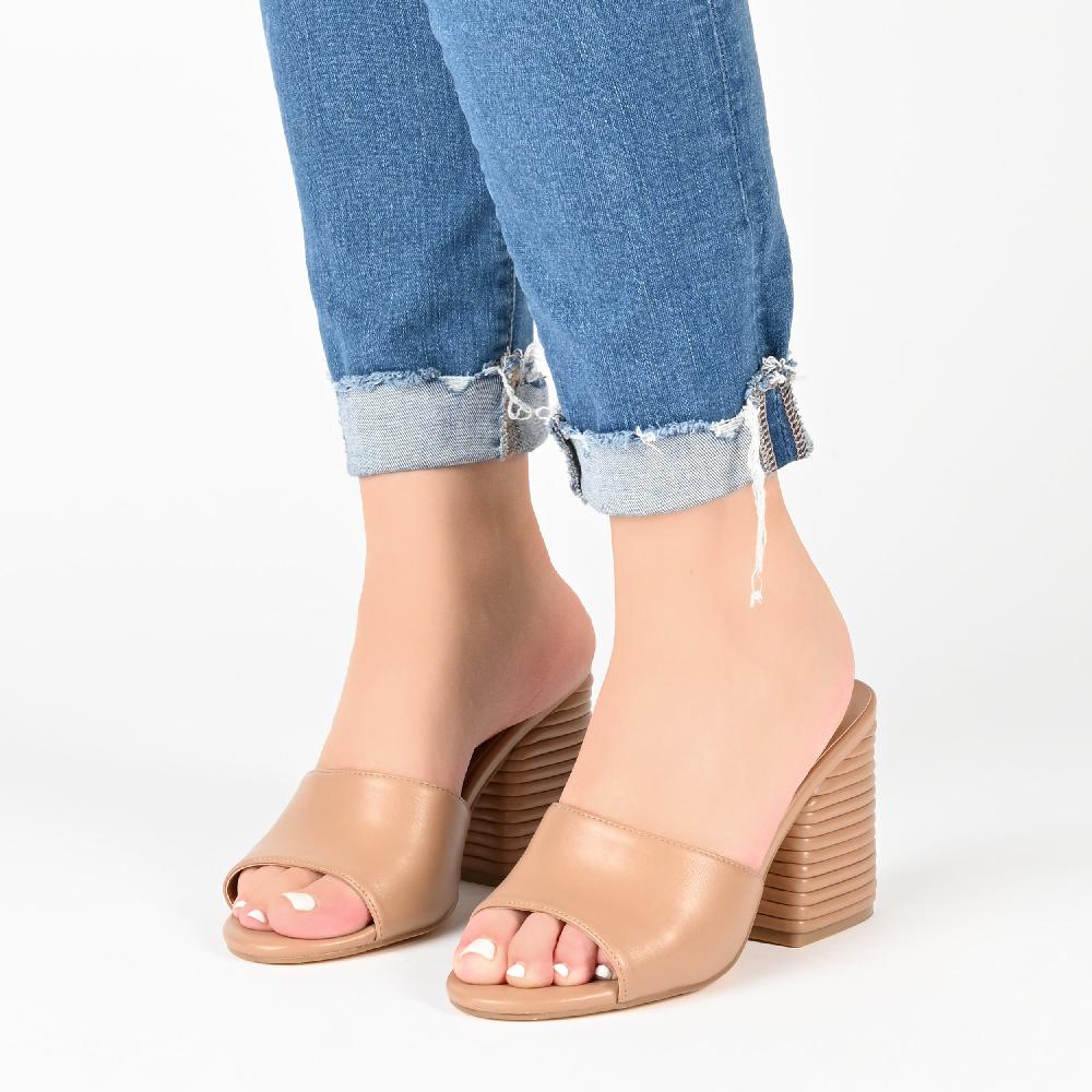 Journee Collection LESLEE MULE HEELS IN FAUX LEATHER White