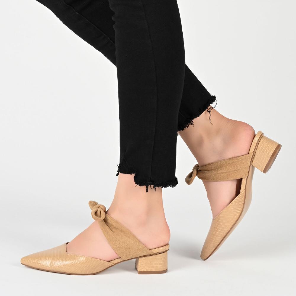 Journee Collection MELORA LOW BLOCK HEELS IN FAUX LEATHER Tan