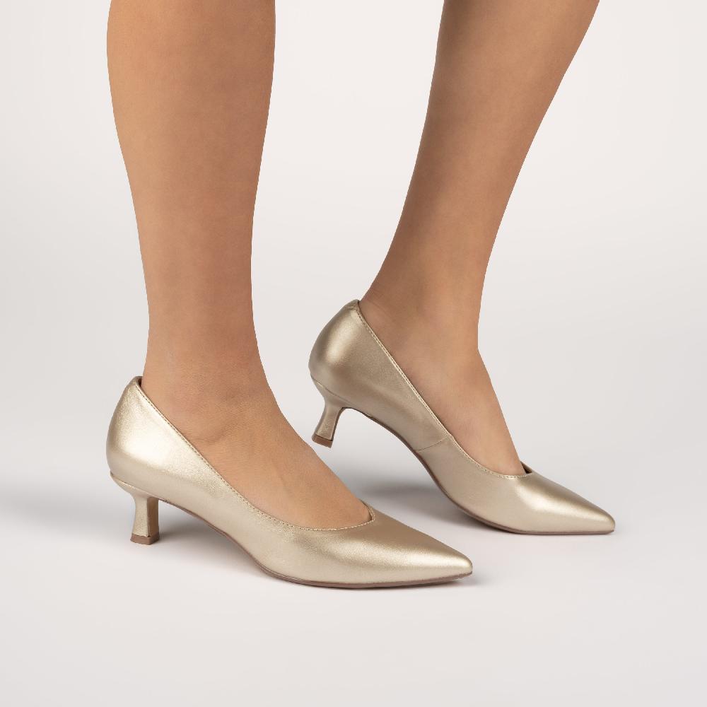 Journee Collection PAMMIE KITTEN HEELS IN VEGAN LEATHER White PU