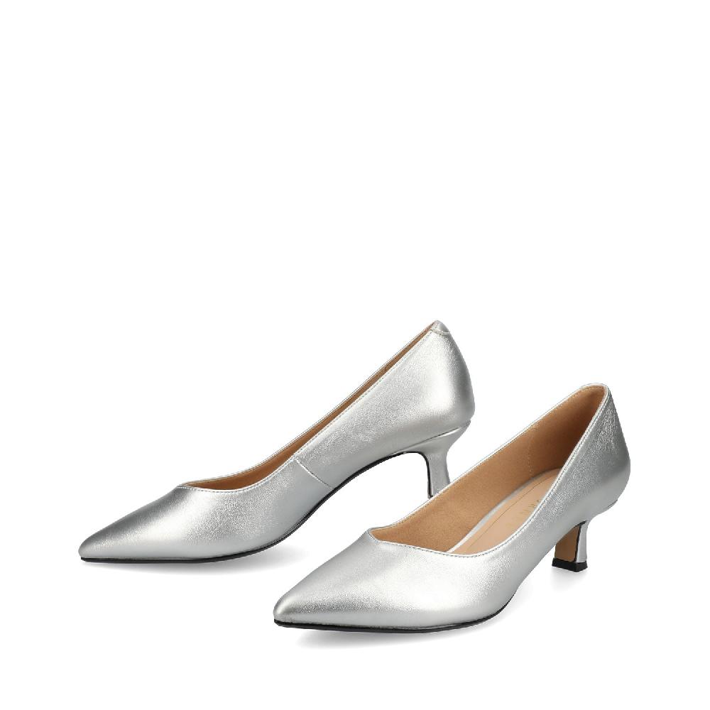 Journee Collection PAMMIE KITTEN HEELS IN VEGAN LEATHER White PU