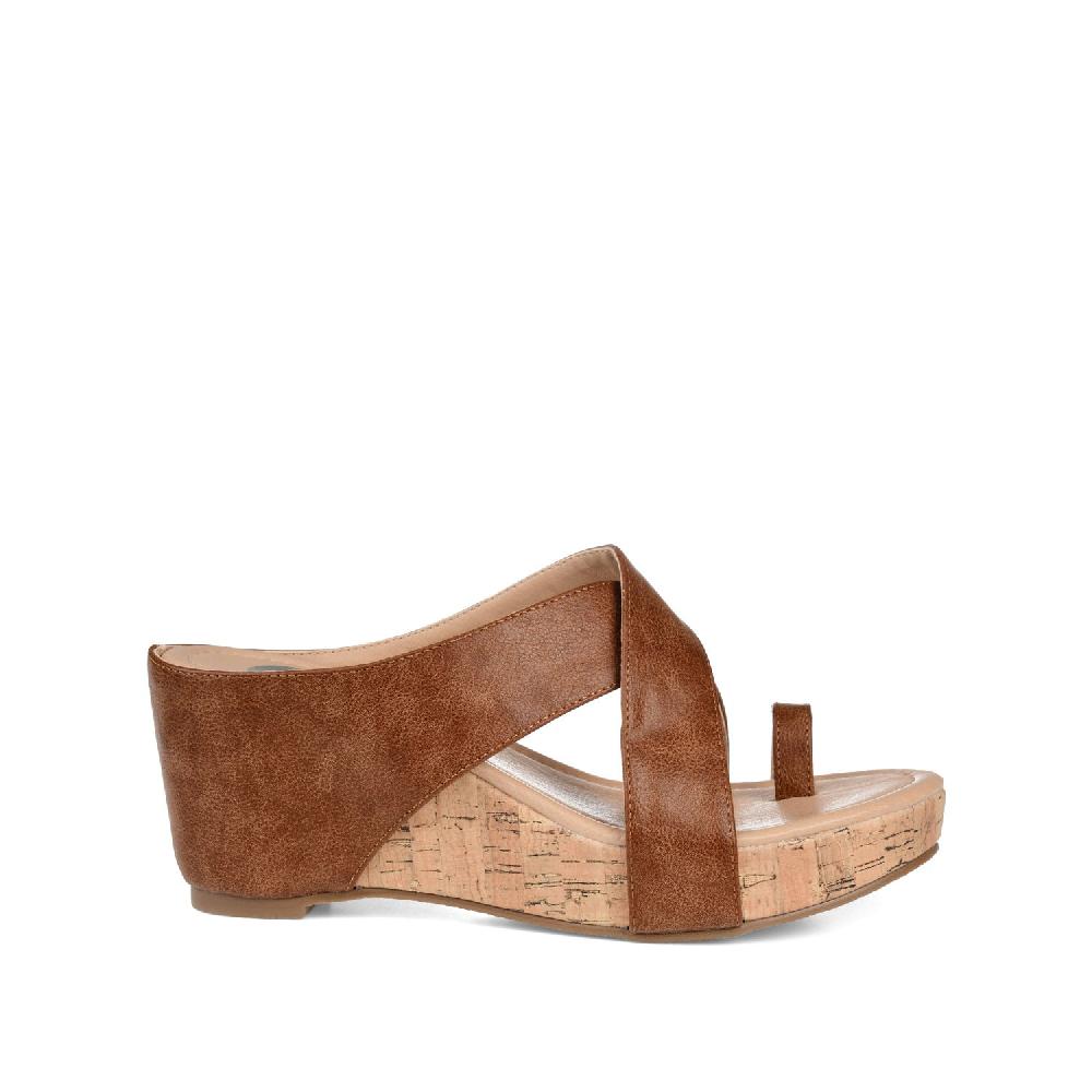 journee collection RAYNA WEDGE HEELED SANDAL IN FAUX LEATHER Stone