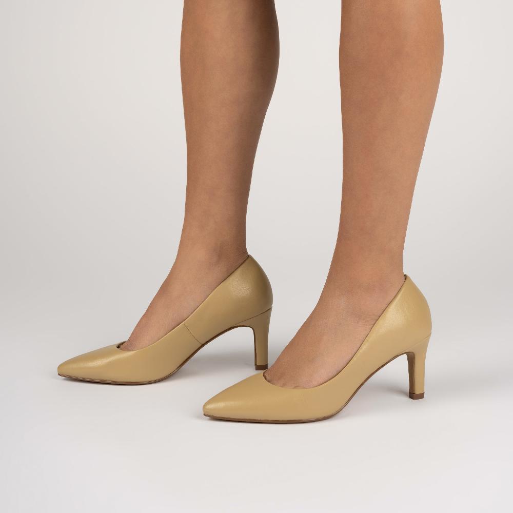 Journee Collection SCYLEE STILETTO PUMP HEELS IN FAUX LEATHER White PU