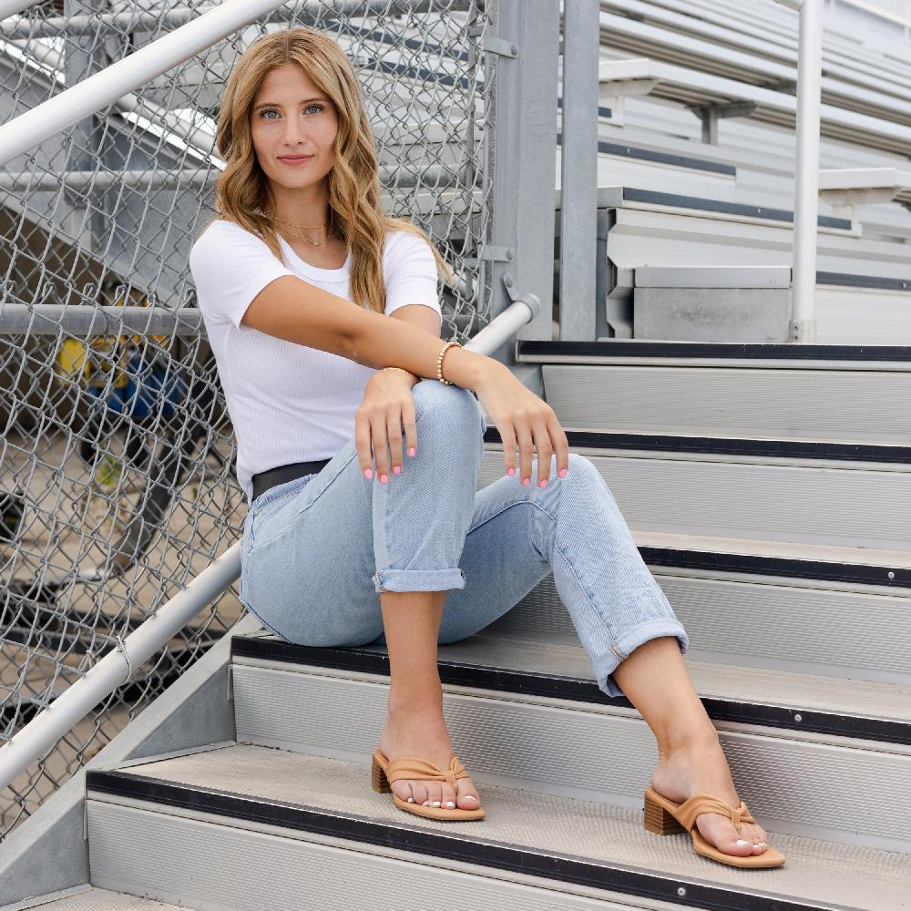 Journee Collection SEELAH BLOCK HEELED SANDALS IN FAUX LEATHER Brown