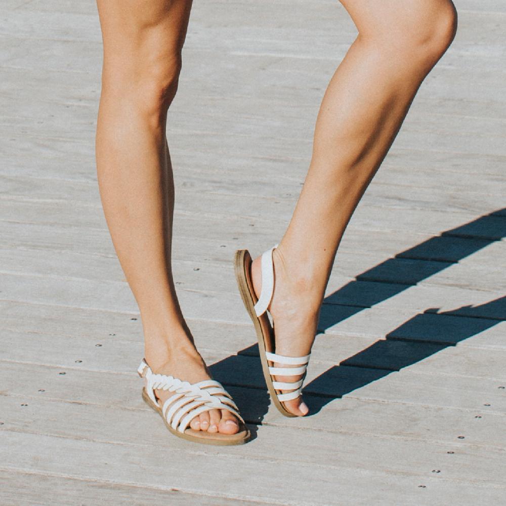 Journee Collection SOLAY MULTI STRAP SANDALS IN FAUX LEATHER Tan