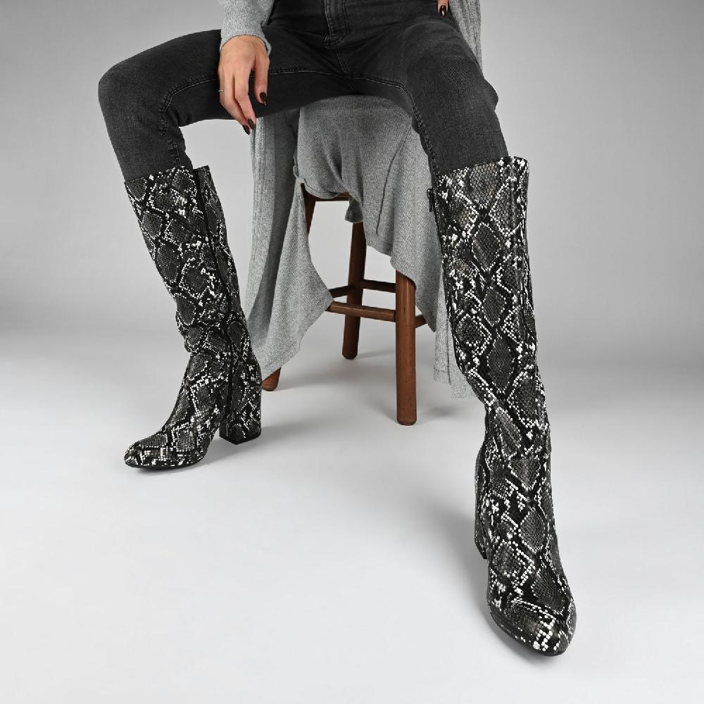 Journee Collection TAVIA KNEE-HIGH BOOTS IN FAUX LEATHER White Lizard
