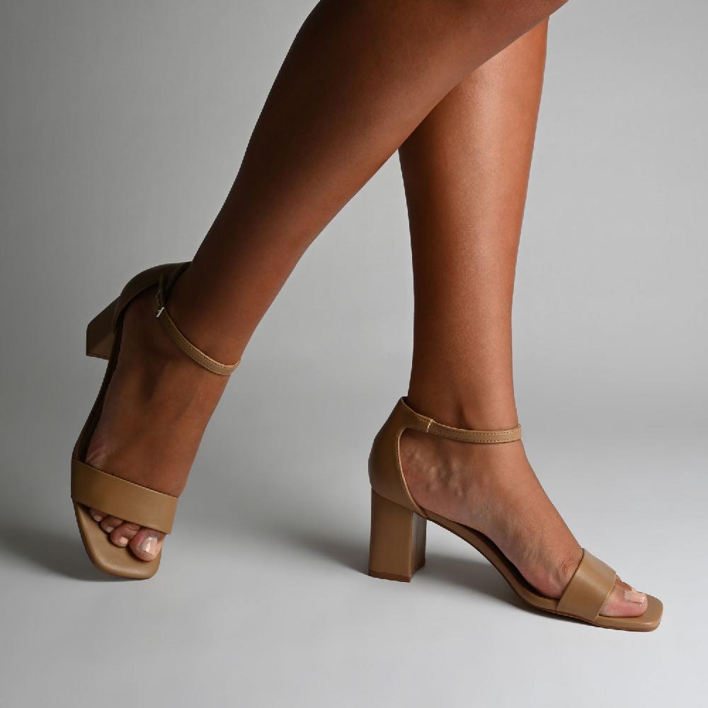 Journee Collection VALENNCIA STRAPPY HEELS IN WARM SHADES Cream