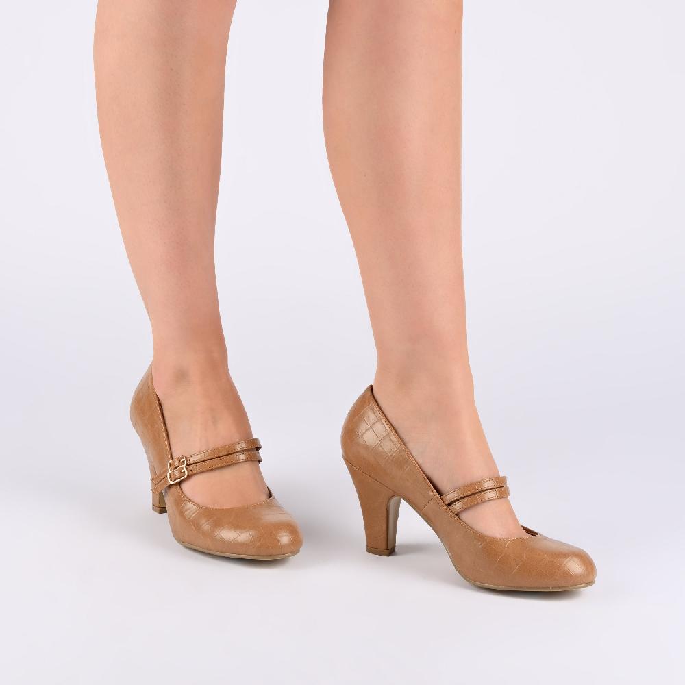 Journee Collection WINDY STATEMENT MARY JANE PUMP HEELS IN NARROW Tan