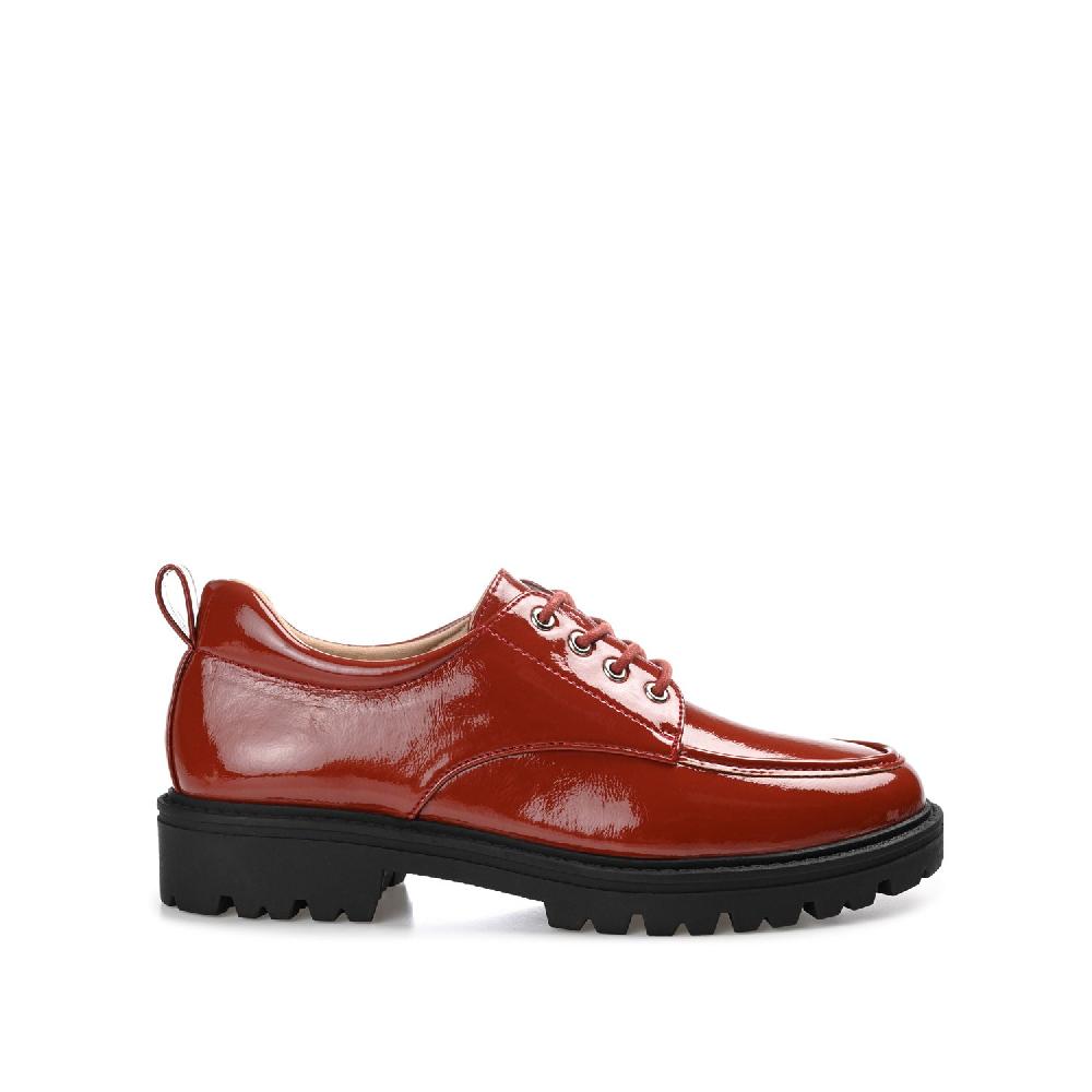 journee collection ZINA OXFORD LOAFER FLATS IN PATENT Brick