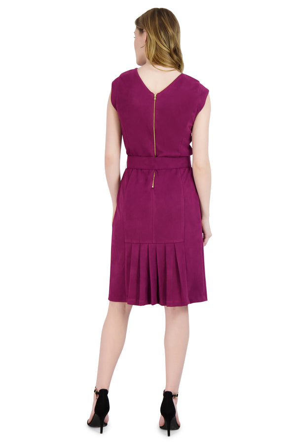 Julia Jordan DONNA RICCO - V NECK DRESS WITH SELF COVERED BELT BURGUNDY