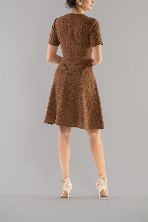 Julia Jordan SHORT SLEEVE HIGH NECK A LINE DRESS COCOA