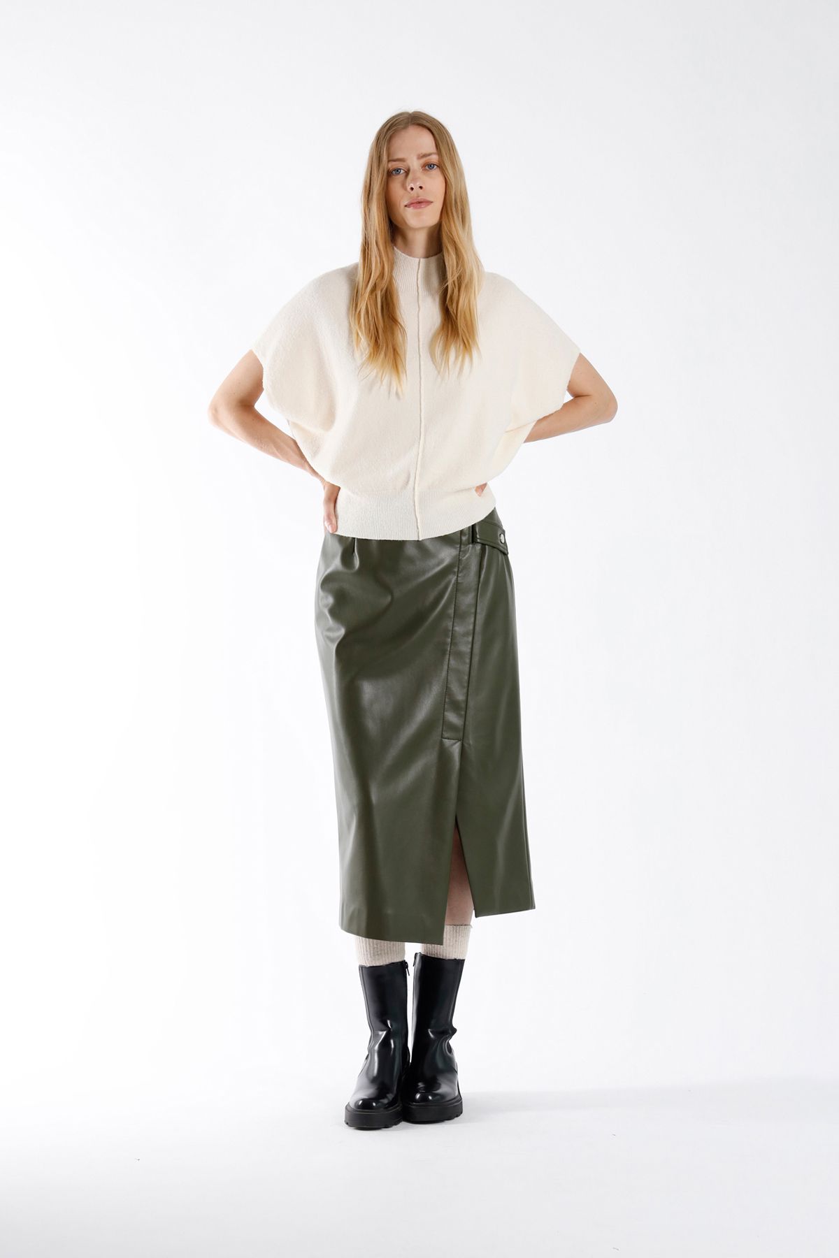 Julia June Top-pull Wealth Off-white