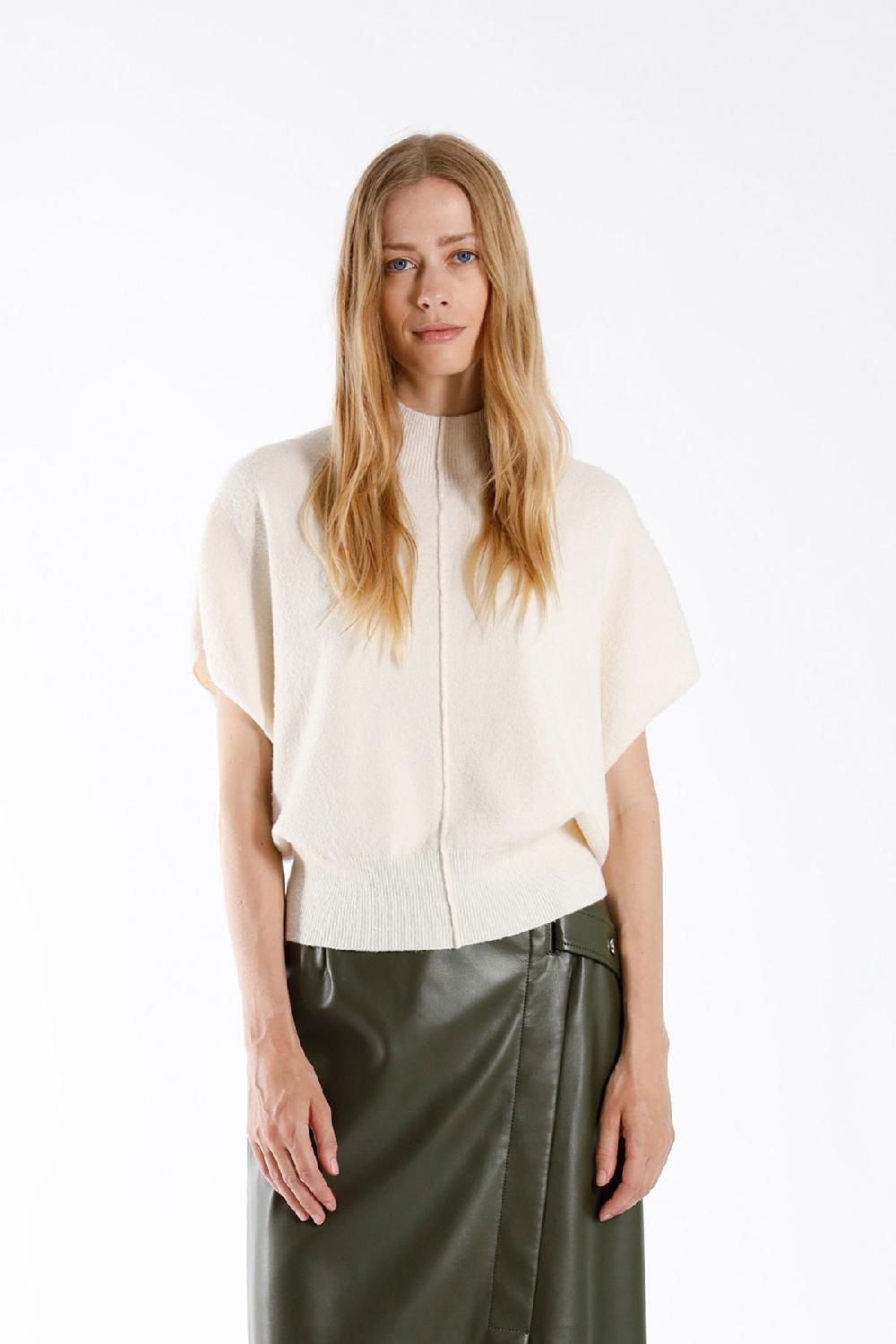 Julia June Top-pull Wealth Off-white