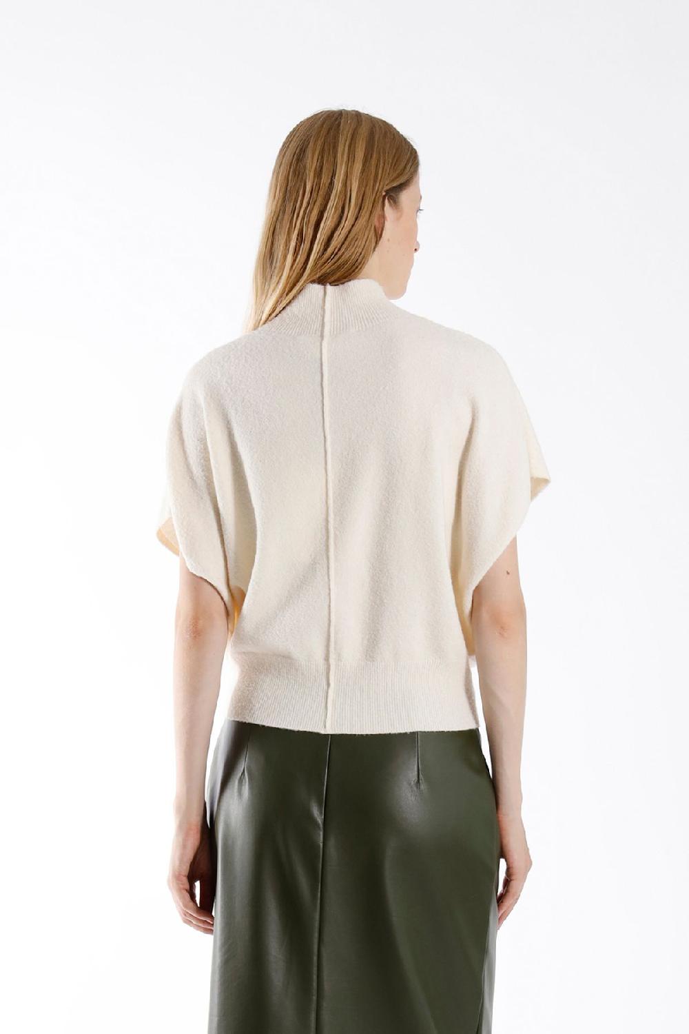 Julia June Top-pull Wealth Off-white