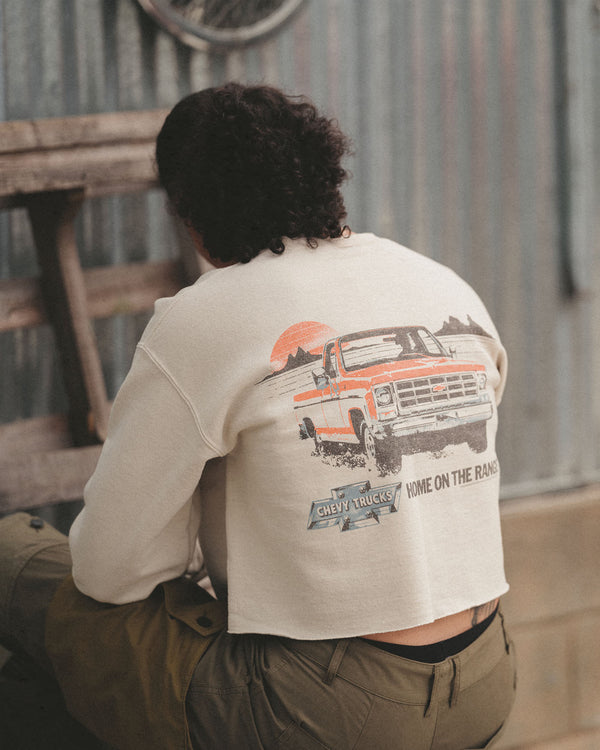 Junk Food Clothing Women's Chevy Trucks Home On The Range Cropped Flea Market Fleece Sand