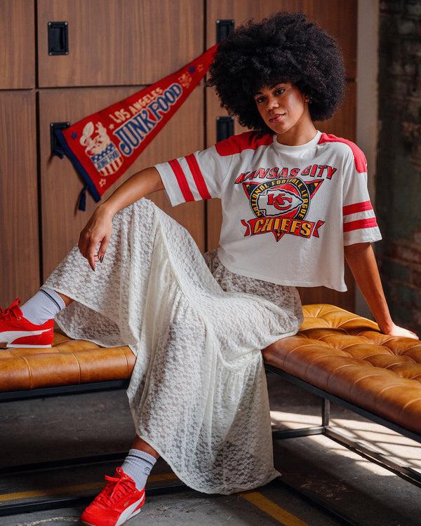 Junk Food Clothing Women's Kansas City Chiefs Striped Crop Tee Vintage White/Licorice