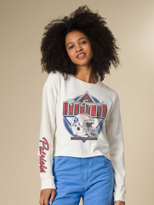 Junk Food Clothing Women's New England Patriots Helmet Crop Fleece Vintage White