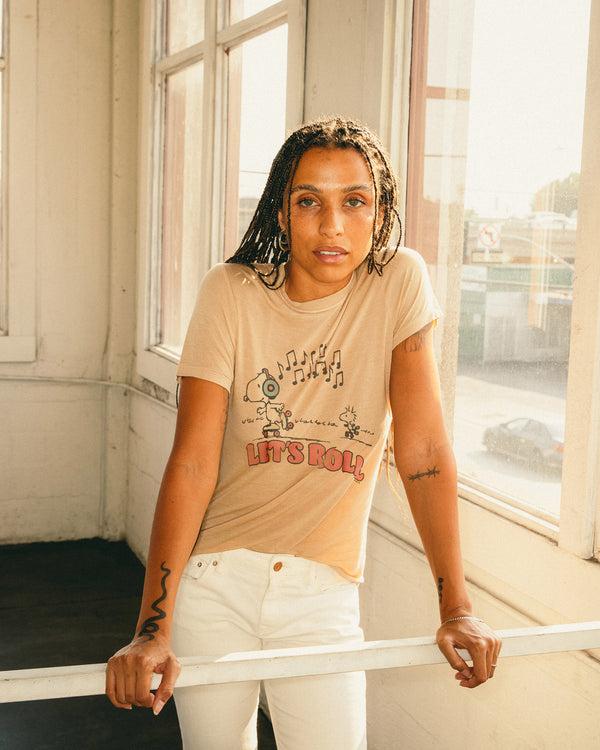 Junk Food Clothing Women's Peanuts Let's Roll Vintage Tissue Tee Camel