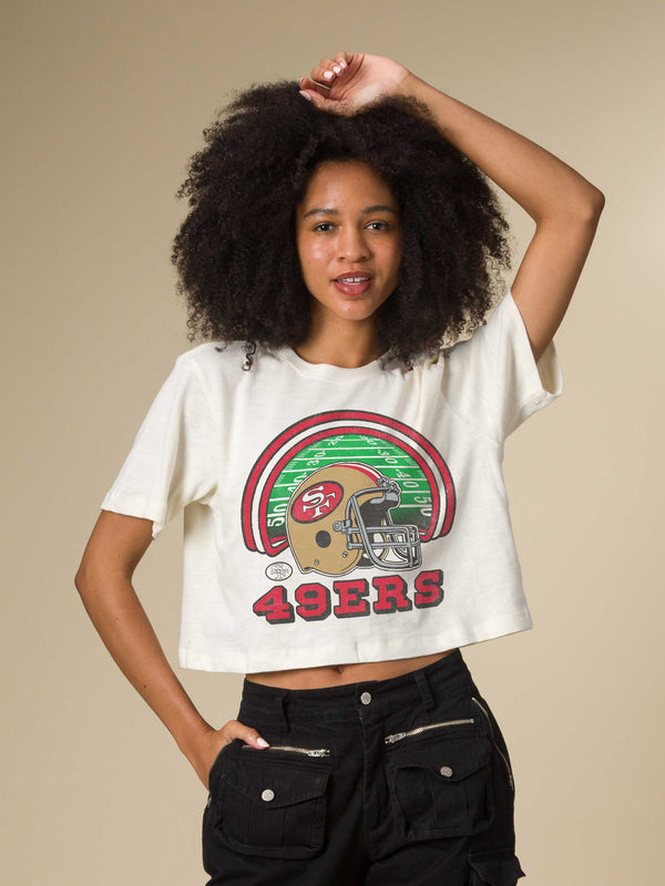 Junk Food Clothing Women's San Francisco 49ers Game Time Mock Neck Crop Tee Vintage White