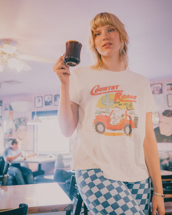 Junk Food Clothing Women's Snoopy Country Road Vintage Tee VINTAGE WHITE