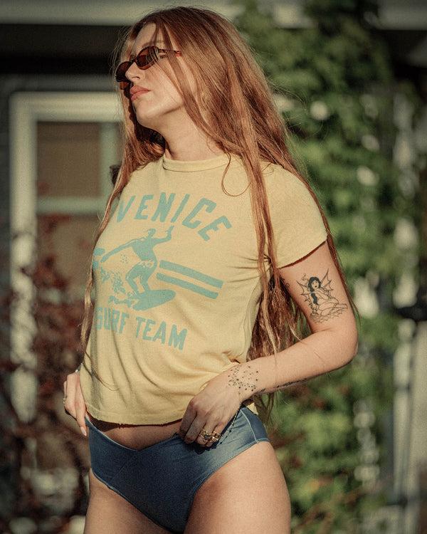 Junk Food Clothing Women's Venice Surf Team Original Tee Dusty Citron