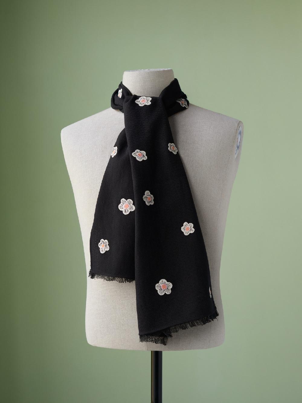 jupe by jackie Petipo - Black 100% wool Scarfs