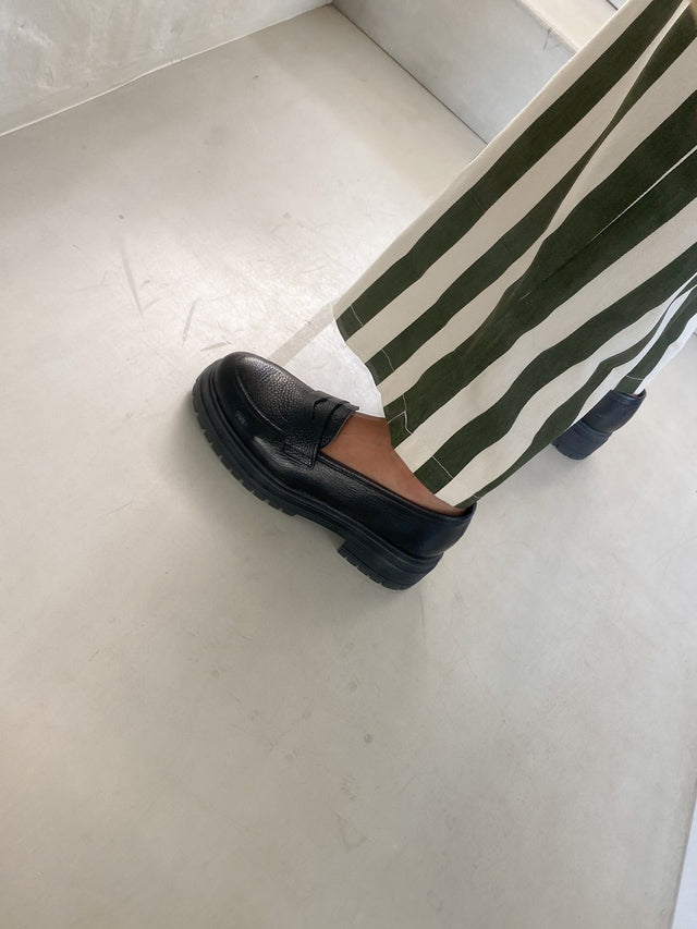 Jutelaune Black Moccasins