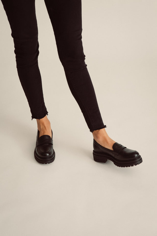 Jutelaune Black Moccasins