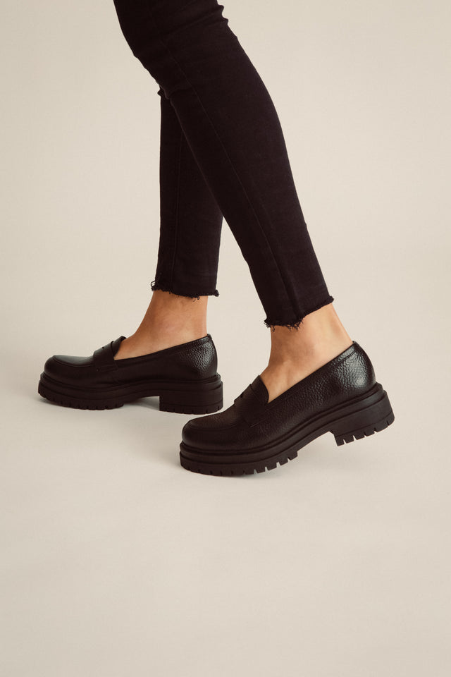 Jutelaune Black Moccasins