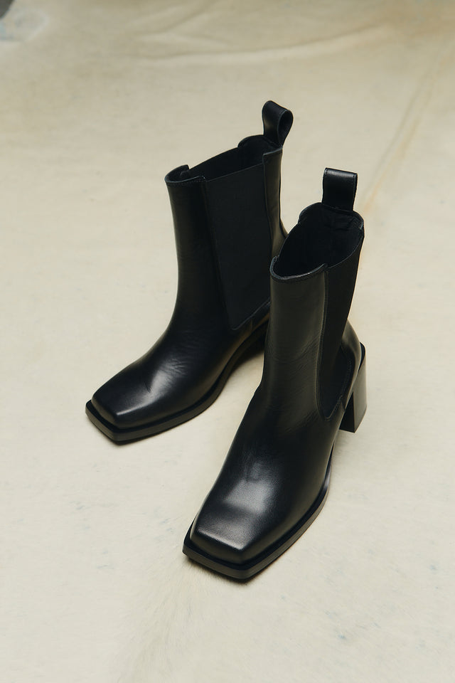 jutelaune Black Squared Heel Boots