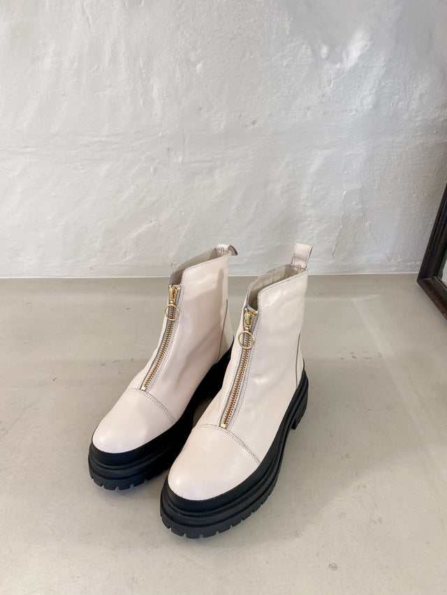 jutelaune Cream Zip Boots