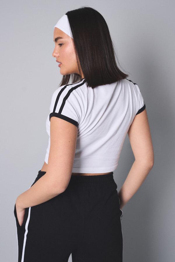 Kaiia Sporty Baby Tee With Contrast Binding In Black And White