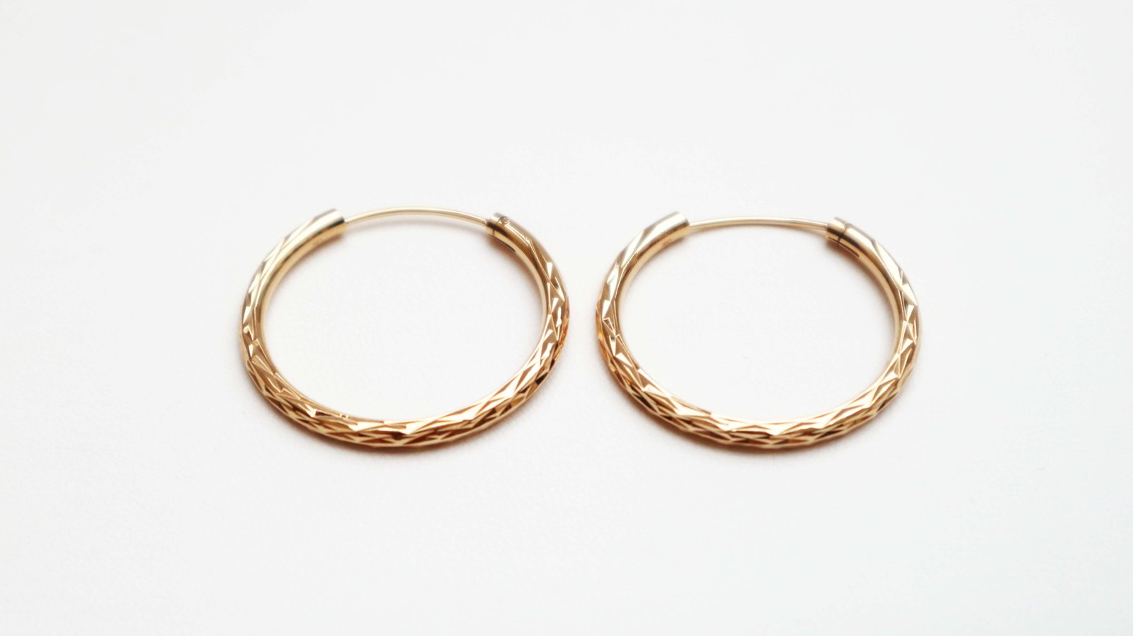 Kalaika SNAKE SKIN CREOLES