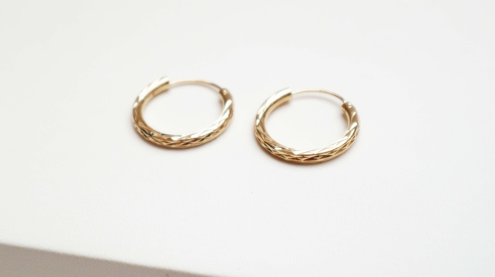 kalaika SNAKE SKIN CREOLES