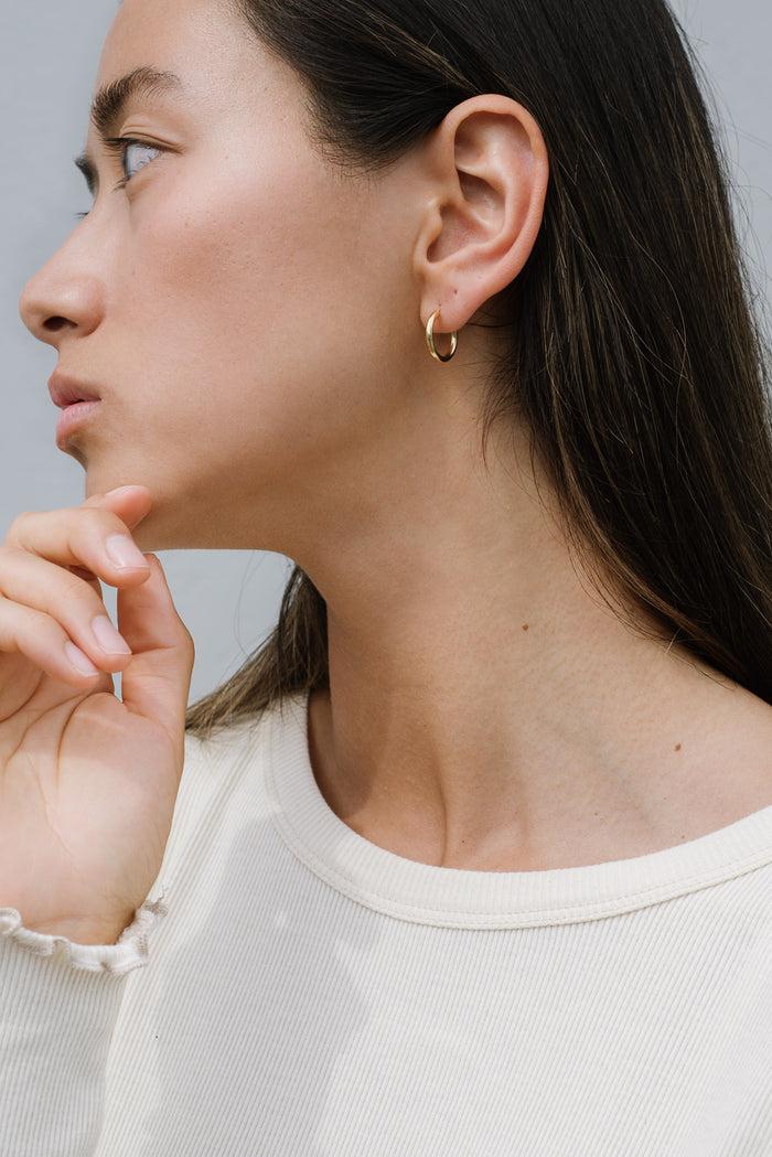 Kara Yoo Jewelry Arlo Small Hoops