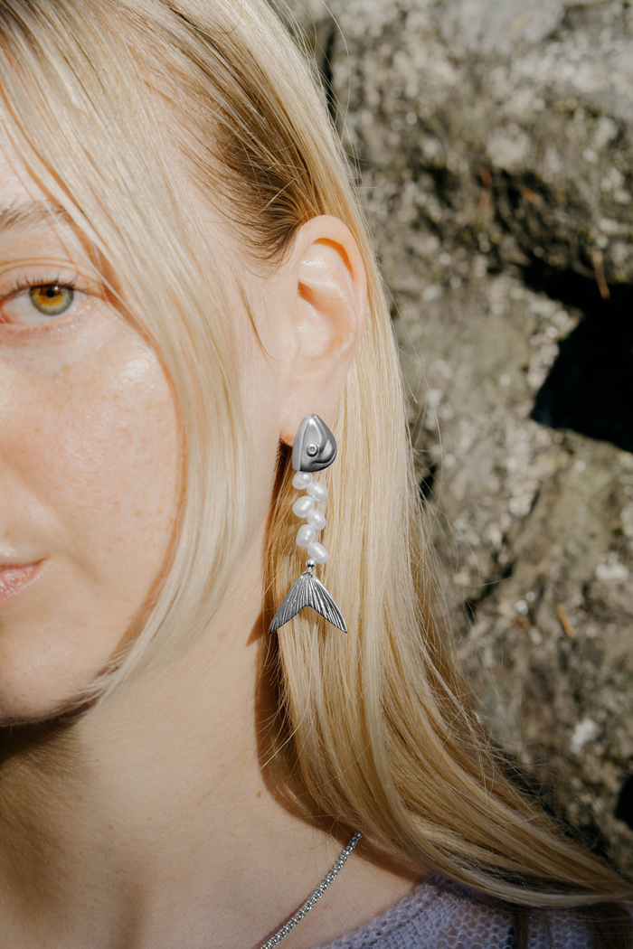 kara yoo jewelry Fishbone Earrings