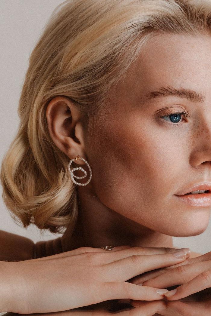 kara yoo jewelry Rosa Swirl Hoops