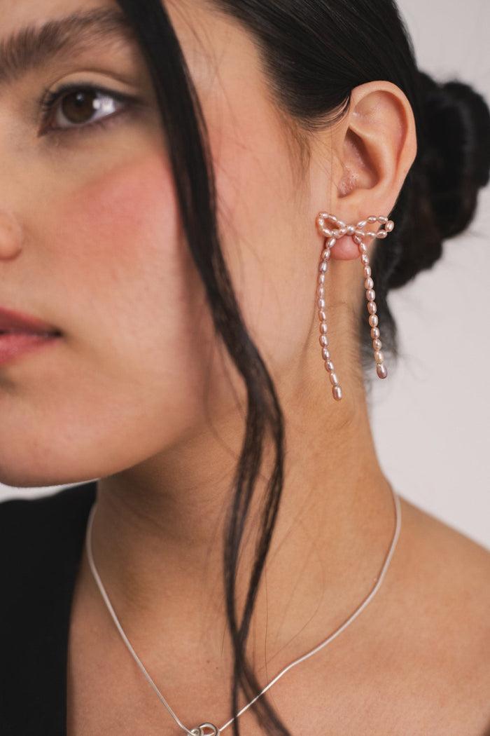 kara yoo jewelry Petite Margot Earrings Mauve Rice Pearl