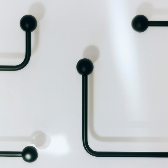 Karakter Hang Around Small / Derek McLeod & Joy Charbonneau