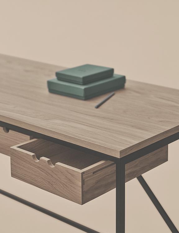 Karakter Cache Console / Paul McCobb