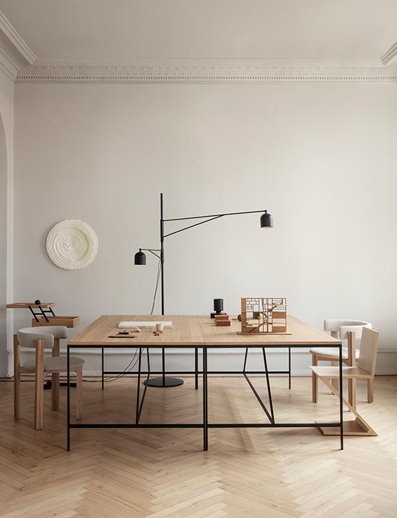 Karakter Cache Dining Table / Paul McCobb