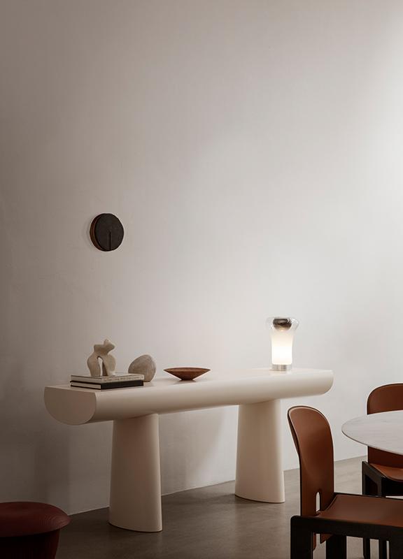 Karakter Saffo Table Lamp / Angelo Mangiarotti