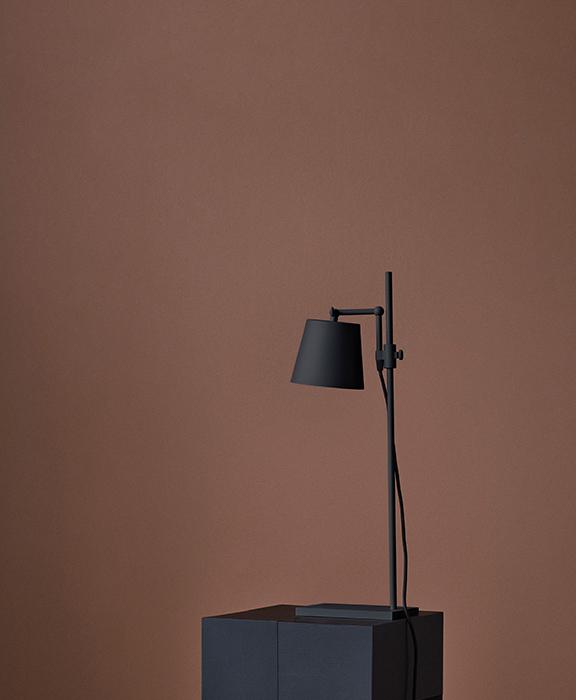 Karakter Steel Lab Light Table Lamp / Anatomy Design