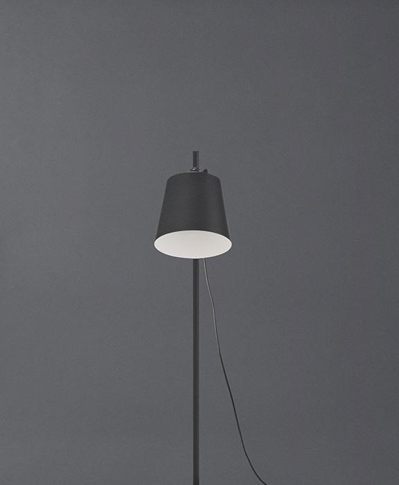 Karakter Steel Lab Light Table Lamp / Anatomy Design
