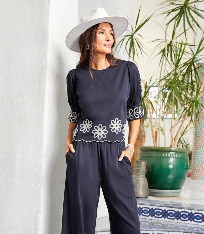 Karen Kane Black/Cream Petite Size 3/4 Sleeve Embroidered Scallop Top Karen Kane